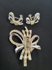 Vintage 1950 Art Decho Rhinestone Tied Ribbon Brooch & Earings Stamped Anthony