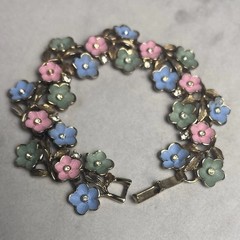Vintage Floral Flowers Bracelet Gold Tone Enamel Rhinestone Fold Over Clasp 6.5″