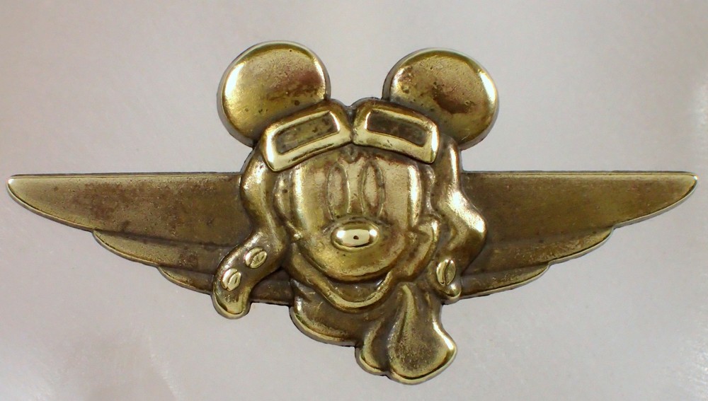 2008 Mickey Mouse Walt Disney Aviator Wings Pilot Badge Bronze Trading Pin