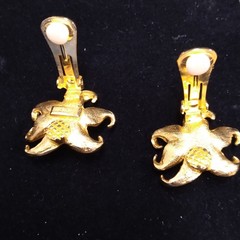 Vintage NATORI Gold Tone Faux Pearl 18 inch Flower Necklace and Earring Set