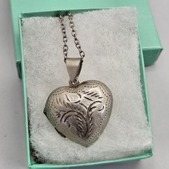 Vintage Locket Pendant Necklace Puffy Heart Silver Tone Etched Chain 15″