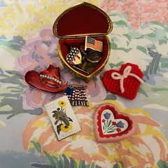 Vintage Lot Of USA Themed Pins, Broches Plus Trinket Box. 4th Of July Souvenir