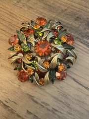 JULIANA D&E DeLizza and Elster brooch green brown antiqued Leaves Gold Book Piec