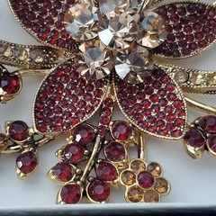 Avon 35th Anniversary 2006 Rhinestone Flower Brooch with coordinated earring set