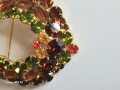 NICE VINTAGE ESTATE JULIANA? RHINESTONE WREATH 2-1/2″ BROOCH FALL COLORS AUTUMN