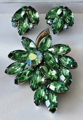 JULIANA STYLE EMERALD GREEN MARQUISE RHINESTONES/IRIDESCENT BROOCH & EARRINGS