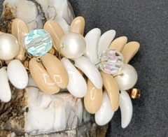 VTG MCM Beautiful Bracelet Beige & White Pearl AB 7″
