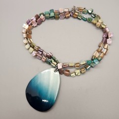 Vintage Rainbow Opalescent Tear Drop Shell Design Necklace Multicolor 16″