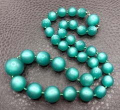 Vintage Moonglow Teal Green Lucite Graduated Bead Necklace Choker 17”
