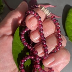 Vintage Genuine Almandine Garnet Small Bead Strand Choker Necklace Screw Clasp