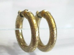 RARE VINTAGE MOD TRIFARI 1960 -1970’s SPRING TENSION CLIP TEXTURED HOOP EARRINGS