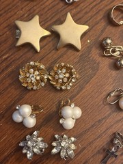 31 Pair Clip Earrings Vtg Dangle Silver Gold Colorful Wearable Retro Vintage