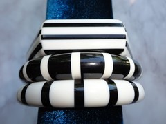 LOT OF 3 VTG ESTATE BLACK & WHITE STRIPED LUCITE HEXAGON ROUND BANGLE BRACELETS