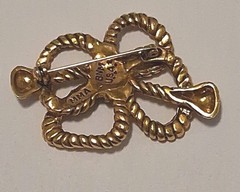 Vintage Metropolitan Museum of Art Signed MMA BNM USA Bow Rope Knot Brooch