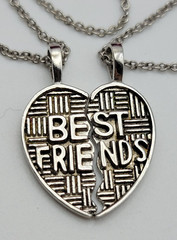Vintage BEST FRIENDS Heart Pedant Necklace Set 18 Inch Sillver-Tone Spring Ring