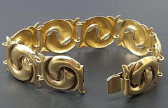 Vintage MMA Metropolitan Museum of Art Wide Ornate Gold tone link Bracele 7″