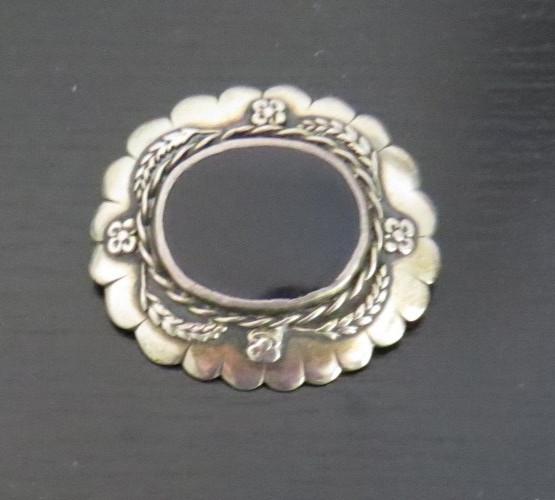 UNUSUAL VINTAGE STERLING SILVER & BLACK ONYX LA PAGLIA BROOCH PIN