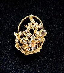 Vintage Rhinestone Brooch Pin Gold Tone Floral Basket Mint Condition