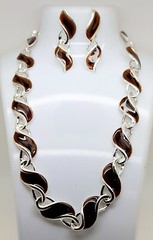 VINTAGE STYLE SET NECKLACE CHOKER & EARRING BROWN COLOR ENAMEL LINK SIVERTONE