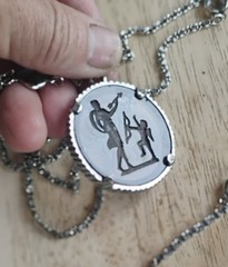VINTAGE GOLDETTE VENUS & CUPID SMOKEY OPEN BACK GLASS INTAGLIO NECKLACE