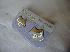 VINTAGE SAMUEL HUANG DESIGNER CLOISONNE RETRO ABSTRACT FAN WHITE & GRAY EARRINGS