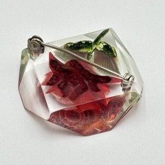 VTG reverse-carved Lucite Brooch Red Rose Leaves Faceted Octagonal Acrylic 1950s