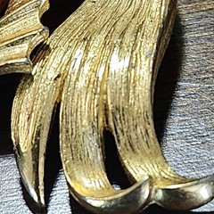 MV Vellano Red Koi Fish Jelly Belly Carved Lucite Brooch Pin MCM Vtg FOR REPAIR