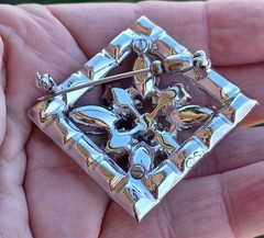Vtg Juliana Style Green and Clear Crystal Rhodium Plated Brooch