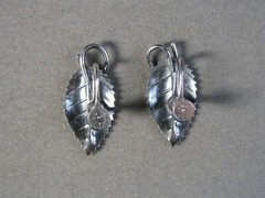Vintage Sterling Silver Leaf Earrings Screw Backs 3.1g #J4457