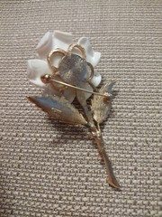 Vntg Gorgeous Crown Trifari White Rose Green Enamel Brooch Thorn Stem