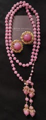 MIRIAM HASKELL 50’S SIGN 2-PC SET PINK PÂTÈ DE VERRE BEADS & MONTÉE BRASS ACCENT