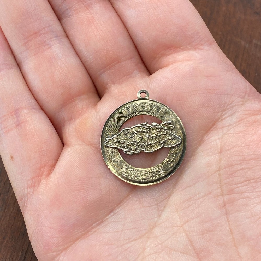 Vintage 925 Sterling Silver “Nassau” Bahamas Round Pendant Bracelet Charm