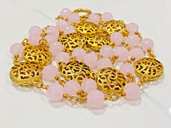 VINTAGE 1980 CHANEL ROSE PINK GRIPOIX POURED GLASS GOLD MEDALLION 35″ NECKLACE