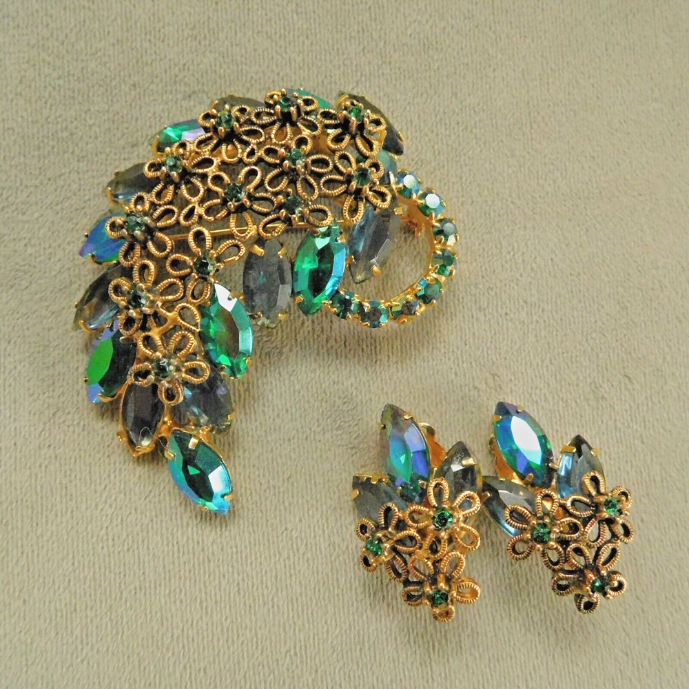 VINTAGE 1960s JULIANA BLUE AURORA BOREALIS BROOCH EARRING SET FILAGREE FEATHER