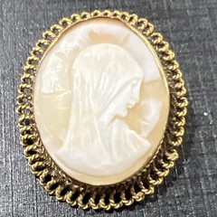 vintage cameo brooch 1.5 In