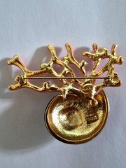 Kenneth J. Lane Signed KJL Coral Black Enamel Brooch Nautilus Shell Faux Pearl
