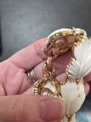 Vintage Lisner 1960 Bracelet With White Lucite Leaves Set On a Goldtone Metal…