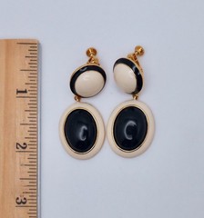 Vintage JOAN RIVERS Signed Black & Off-White Lucite Dangle Drop Earrings E53