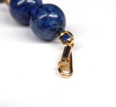 Vintage Lapis Lazuli Bracelet 14K Yellow Gold Clasp Etched Beads Hand Knotted 8″