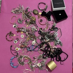 Vintage/Costume Jewelry Lot bracelets chains /Costume Pieces! Nice Stuff!