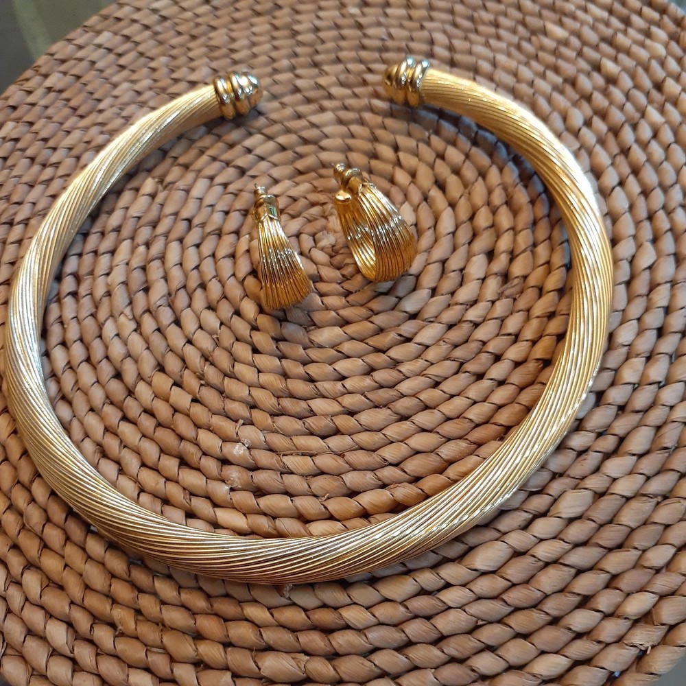 Vintage Monet Goldtone Pierced Wire Hoop Earrings +Twisted Wire Collar Necklace