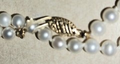 VINTAGE YELLOW GOLD PEARL BRACELET…Rare, HTF Petite Bright White Pearls 8.5in