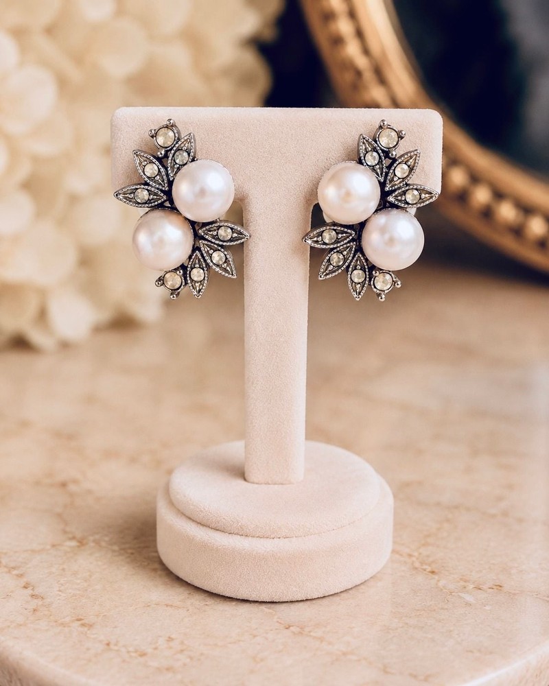 Vintage 1950s/60s Faux Pearl & Rhinestone Leaf Cluster Clip-On Earrings