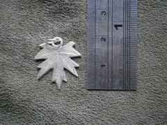 Maple Leaf Acer Vtg Unusual Detailed Sterling Silver Bracelet Charm Pendant 1.2g