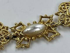 Florenza Vintage 7” Signed Faux Pearls Goldtone Ornate Bracelet (1407)
