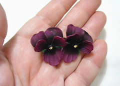 Vintage 50s W Germany Flower Brooch Purple Violets Pansy Carved Hard Plastic