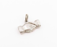 925 Sterling Silver Vintage Shiny Petite Handshake Motif Pendant PT18884