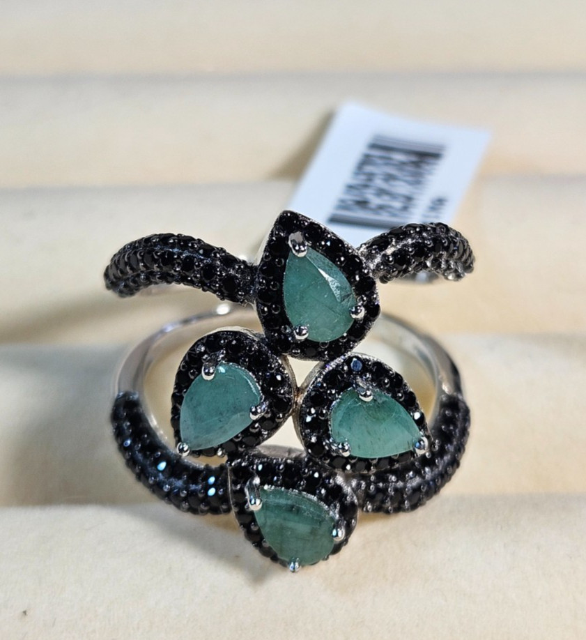 JTV 1.40CTW PEAR SHAPE SAKOTA EMERALD & 1.33CTW BLACK SPINEL STERLING RING 9.5