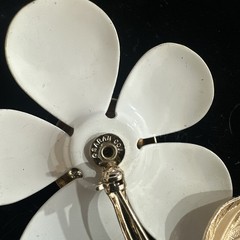 Vintage 1968 Sarah Coventry Flower Flattery White Gold Enamel Brooch w Earrings