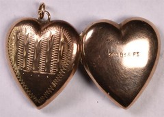 9K/9C WWII Gold Locket Heart Soldier Photo